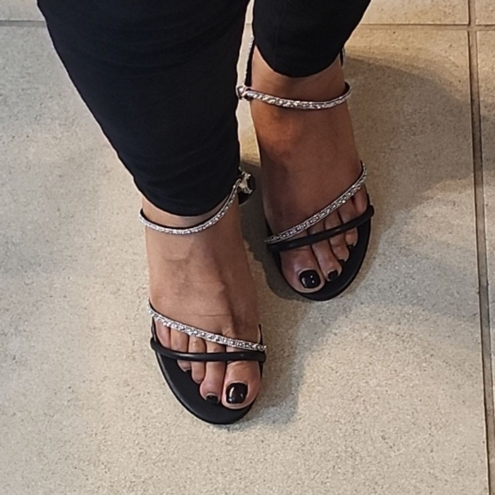 BRAND NEW UNILODY RHINESTONE   STRAP BLOCK HEEL SANDAL